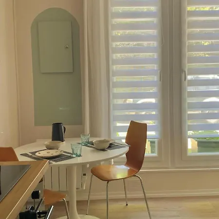 Agreable Petit Avec Piscine Et Jardinet