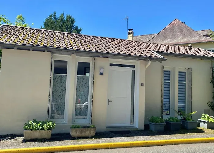 Agreable Petit Avec Jardinet Et Piscine * Salies-de-Béarn