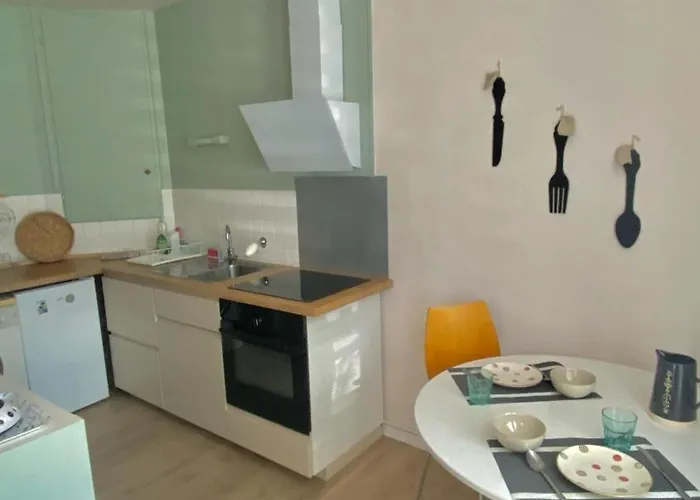 Vakantiehuis Agreable Petit Avec Jardinet Et Piscine Salies-de-Béarn