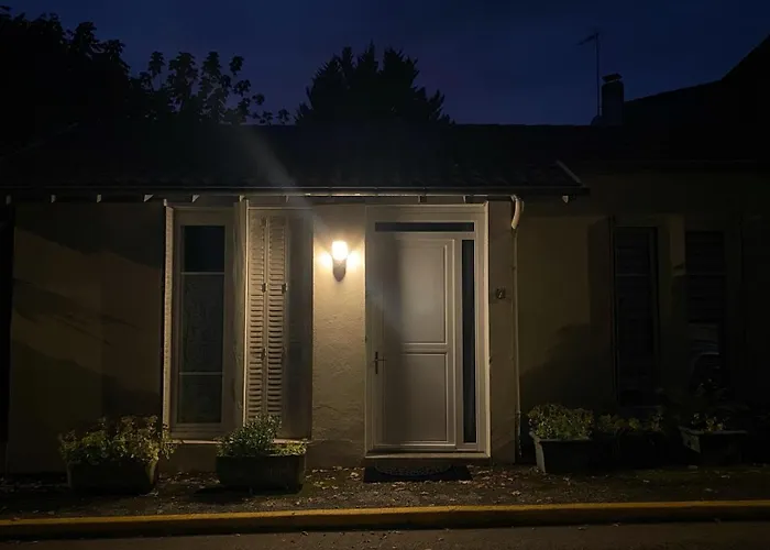 Agreable Petit Avec Jardinet Et Piscine Vakantiehuis Salies-de-Béarn